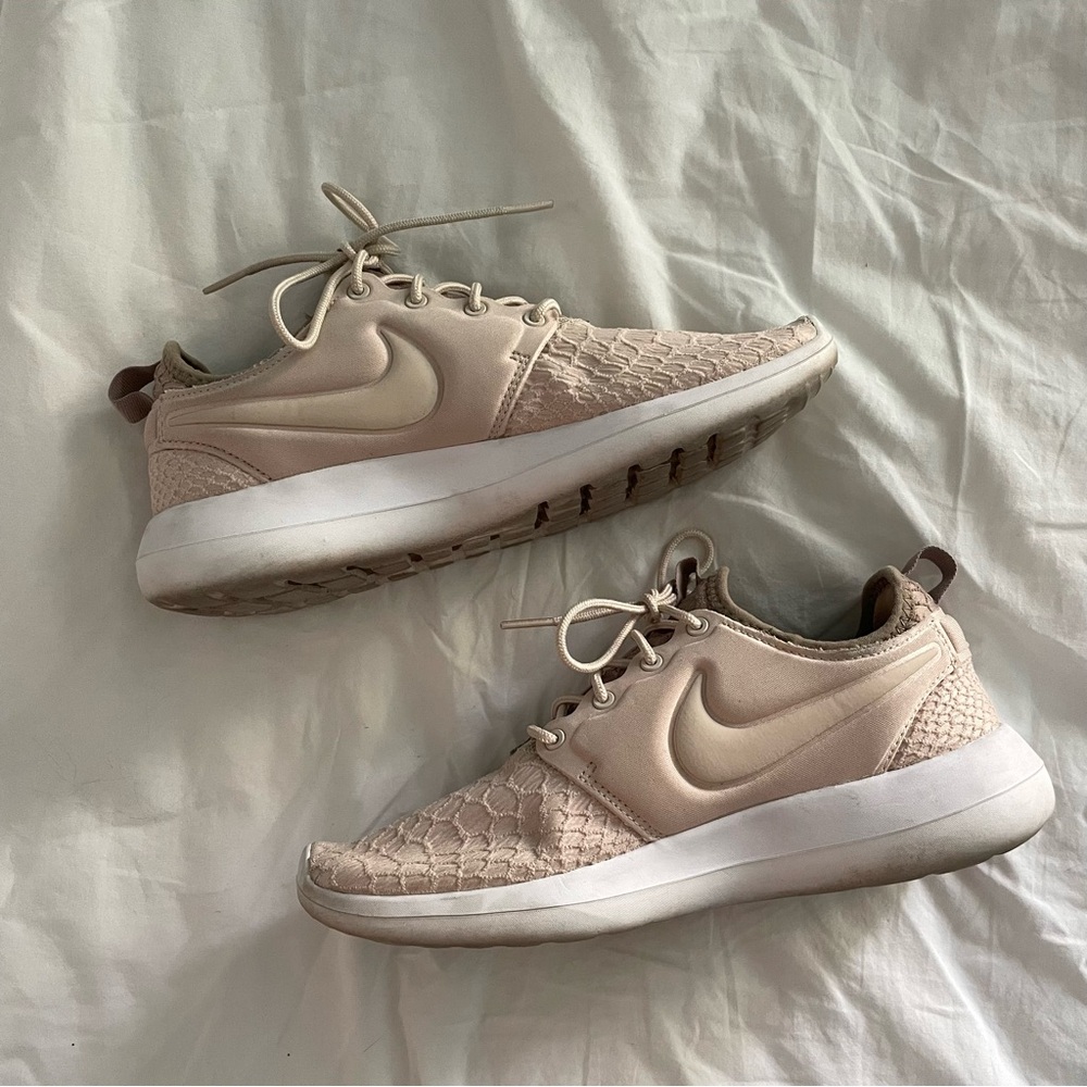 Nike Roshe Run Sneakers